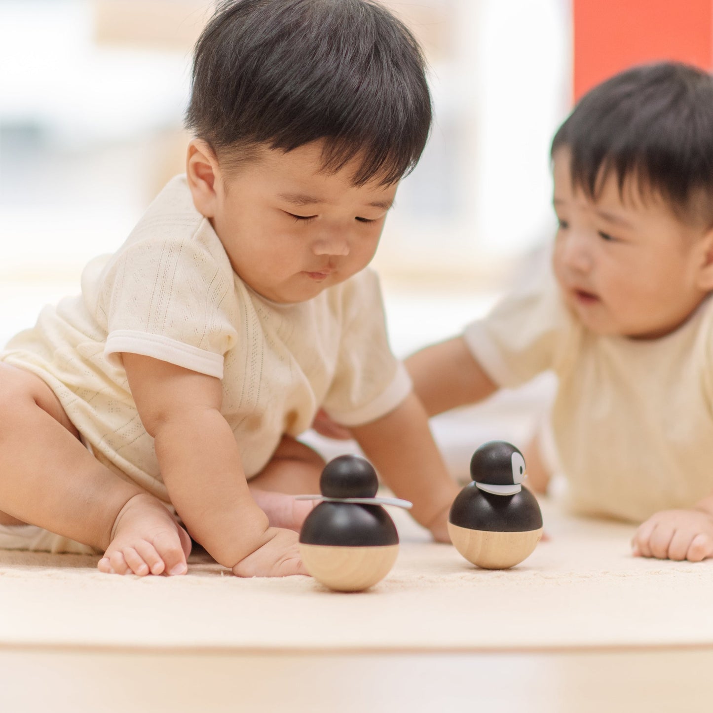 PlanToys Penguin Wobbler